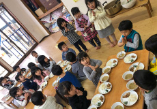 元気食材の給食を食べる02